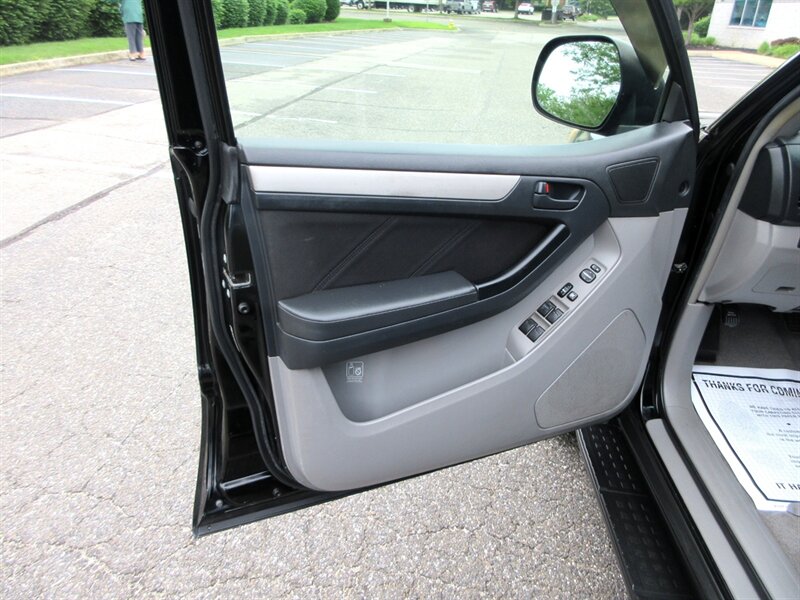 2007 Toyota 4Runner SR5   - Photo 32 - Bohemia, NY 11716