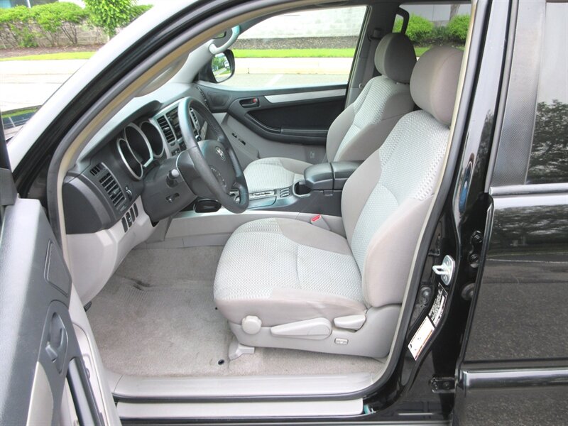 2007 Toyota 4Runner SR5   - Photo 35 - Bohemia, NY 11716