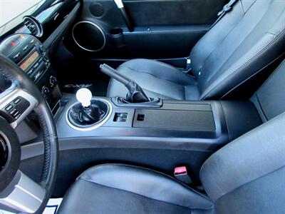 2006 Mazda MX-5 Miata Grand Touring   - Photo 37 - Bohemia, NY 11716