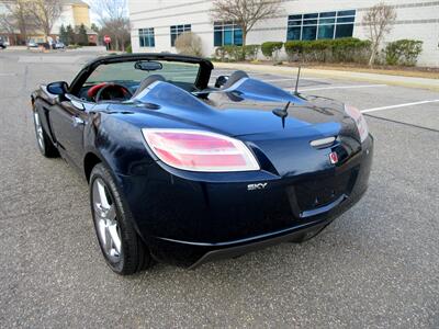 2007 Saturn Sky Convertible   - Photo 11 - Bohemia, NY 11716