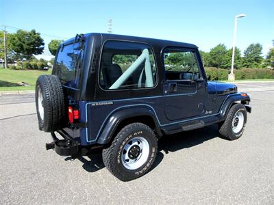 1990 Jeep Wrangler   - Photo 4 - Bohemia, NY 11716