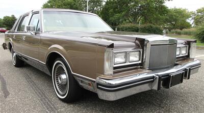 1980 Lincoln Town Car - Photo 2 - Bohemia, NY 11716