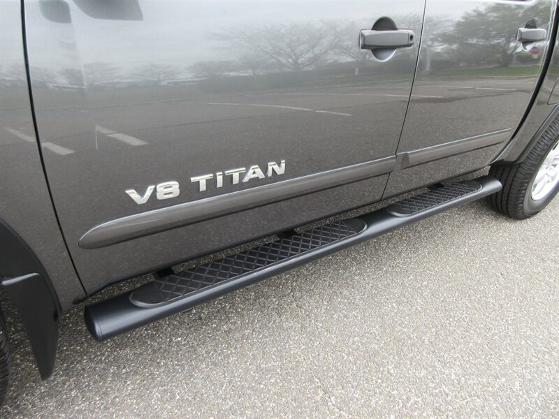 2011 Nissan Titan PRO-4X   - Photo 26 - Bohemia, NY 11716