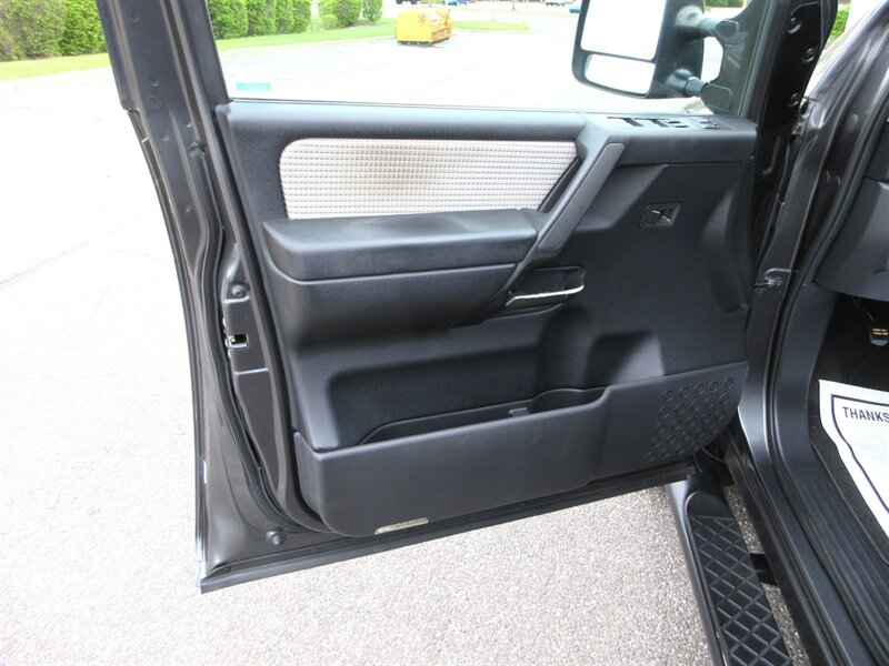 2011 Nissan Titan PRO-4X   - Photo 28 - Bohemia, NY 11716