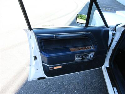 1985 Lincoln Town Car - Photo 32 - Bohemia, NY 11716