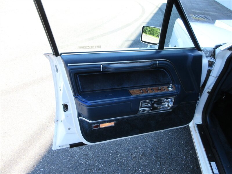 1985 Lincoln Town Car   - Photo 33 - Bohemia, NY 11716