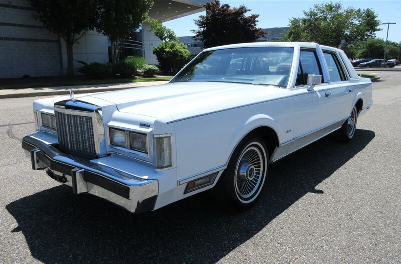 1985 Lincoln Town Car   - Photo 5 - Bohemia, NY 11716