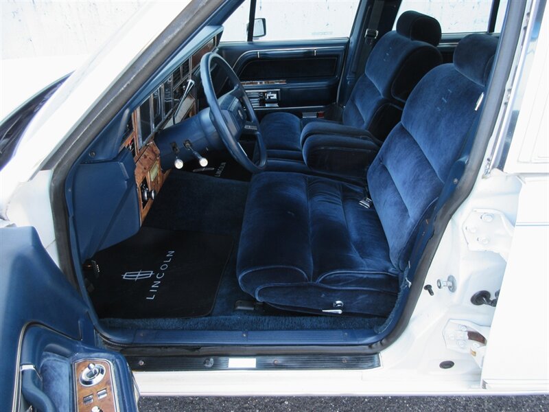 1985 Lincoln Town Car   - Photo 36 - Bohemia, NY 11716