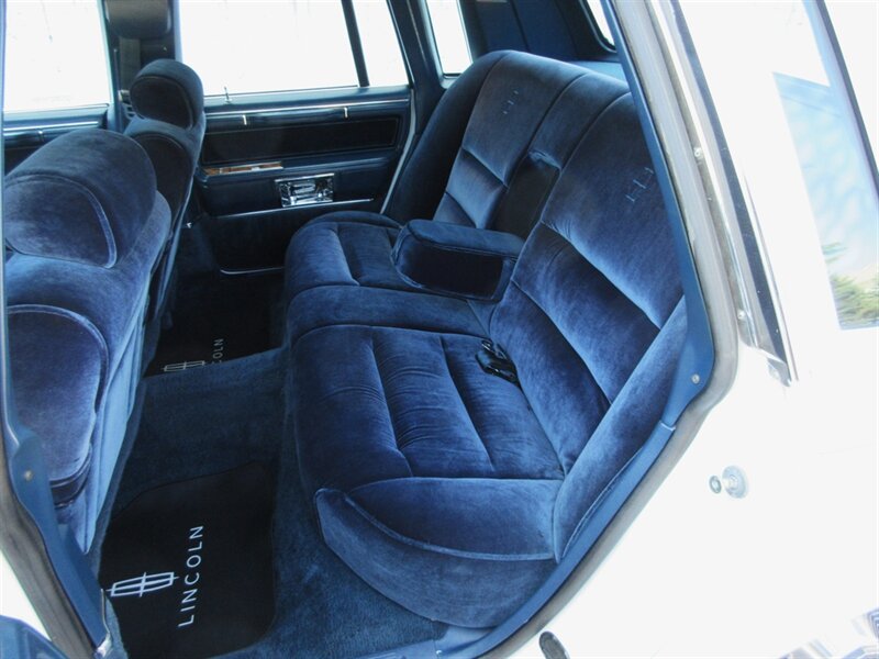 1985 Lincoln Town Car   - Photo 42 - Bohemia, NY 11716