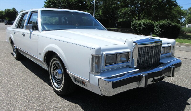 1985 Lincoln Town Car   - Photo 2 - Bohemia, NY 11716