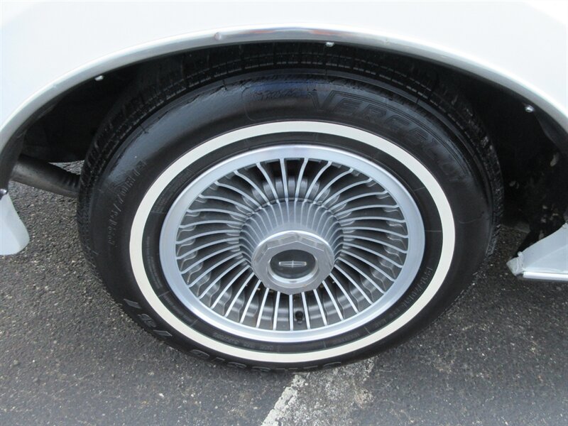 1985 Lincoln Town Car   - Photo 66 - Bohemia, NY 11716