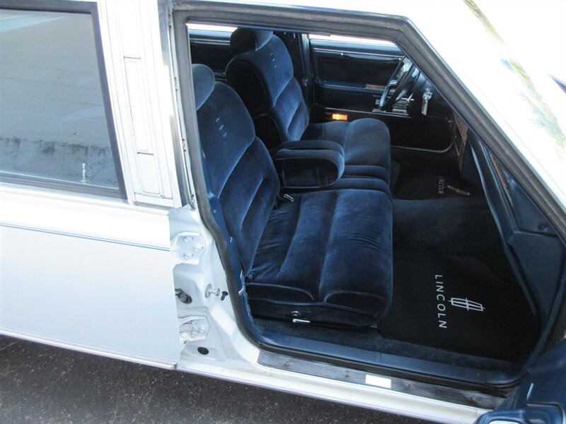 1985 Lincoln Town Car   - Photo 48 - Bohemia, NY 11716