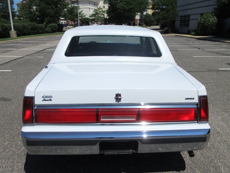1985 Lincoln Town Car   - Photo 14 - Bohemia, NY 11716
