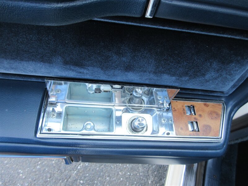1985 Lincoln Town Car   - Photo 54 - Bohemia, NY 11716