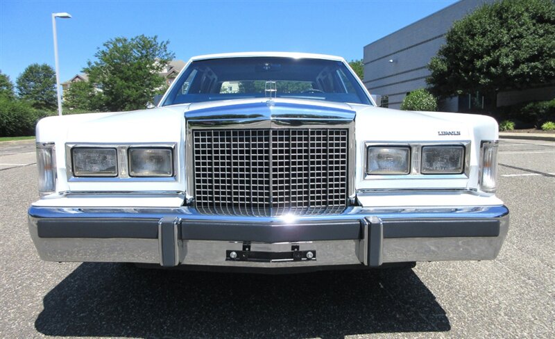 1985 Lincoln Town Car   - Photo 15 - Bohemia, NY 11716