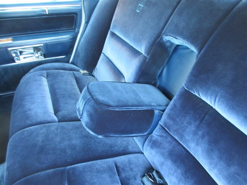 1985 Lincoln Town Car   - Photo 43 - Bohemia, NY 11716
