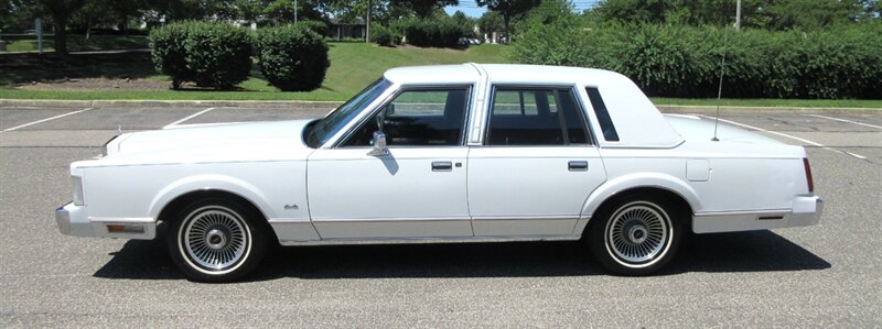 1985 Lincoln Town Car   - Photo 11 - Bohemia, NY 11716