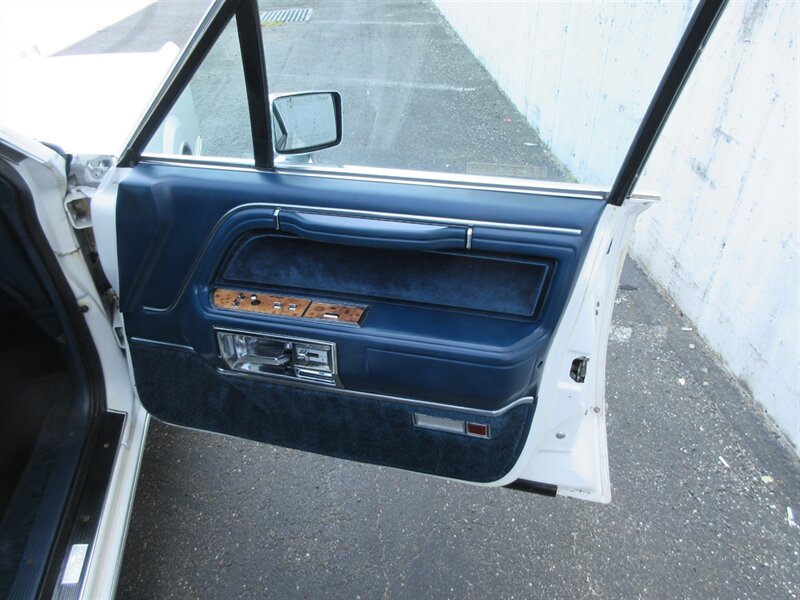 1985 Lincoln Town Car   - Photo 51 - Bohemia, NY 11716