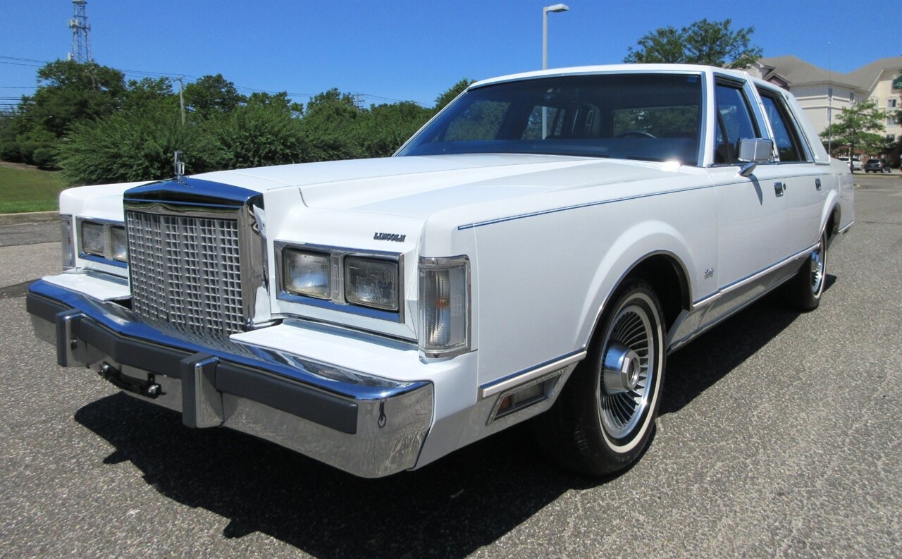 1985 Lincoln Town Car   - Photo 1 - Bohemia, NY 11716