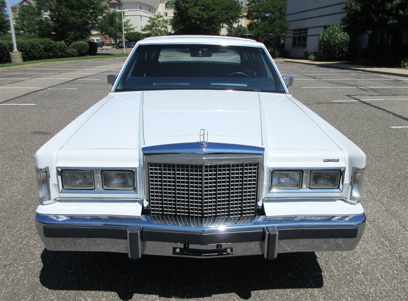1985 Lincoln Town Car   - Photo 13 - Bohemia, NY 11716