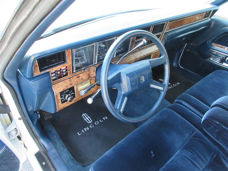 1985 Lincoln Town Car   - Photo 34 - Bohemia, NY 11716