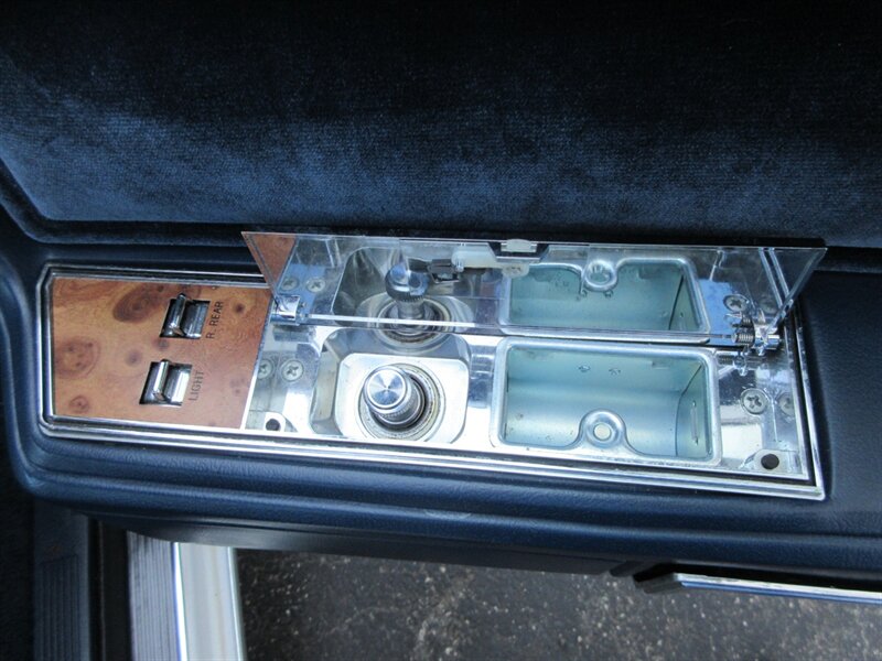 1985 Lincoln Town Car   - Photo 52 - Bohemia, NY 11716