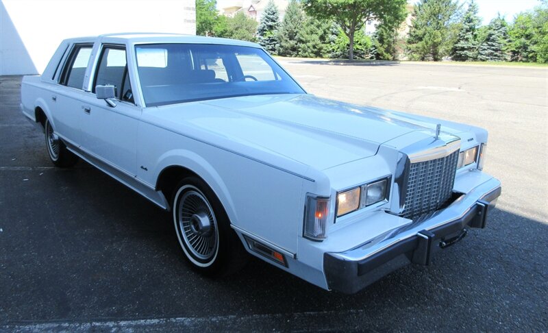 1985 Lincoln Town Car   - Photo 20 - Bohemia, NY 11716