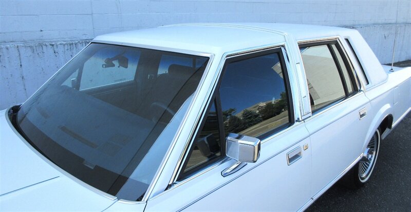 1985 Lincoln Town Car   - Photo 25 - Bohemia, NY 11716
