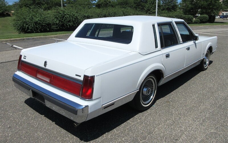 1985 Lincoln Town Car   - Photo 8 - Bohemia, NY 11716