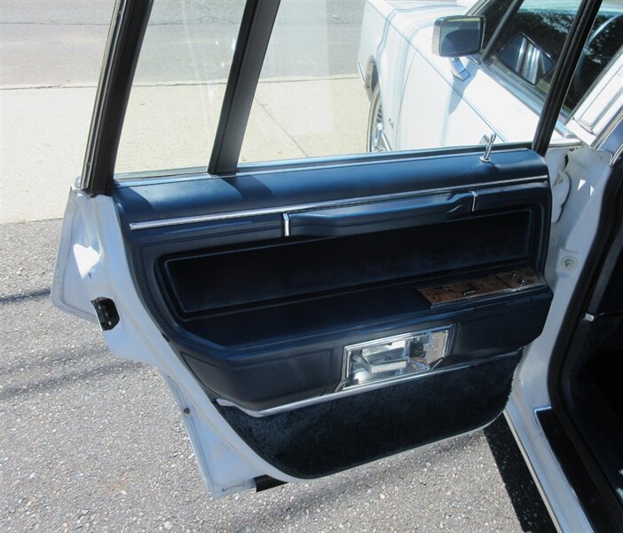 1985 Lincoln Town Car   - Photo 41 - Bohemia, NY 11716