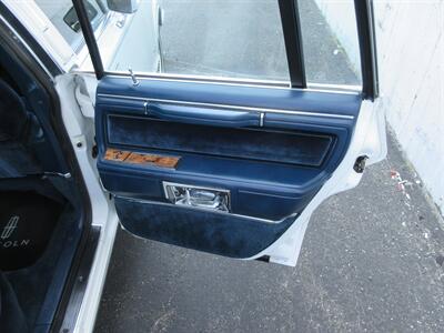 1985 Lincoln Town Car - Photo 46 - Bohemia, NY 11716