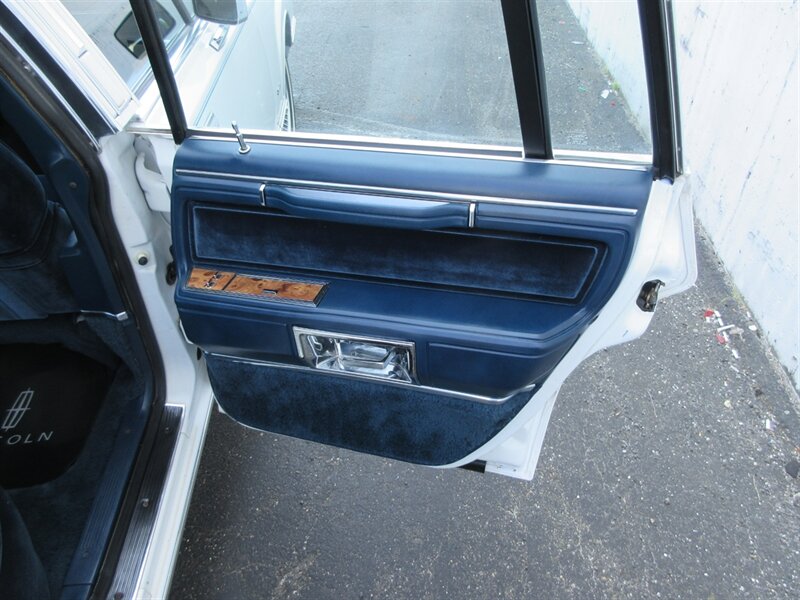 1985 Lincoln Town Car   - Photo 47 - Bohemia, NY 11716