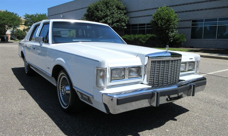 1985 Lincoln Town Car   - Photo 10 - Bohemia, NY 11716