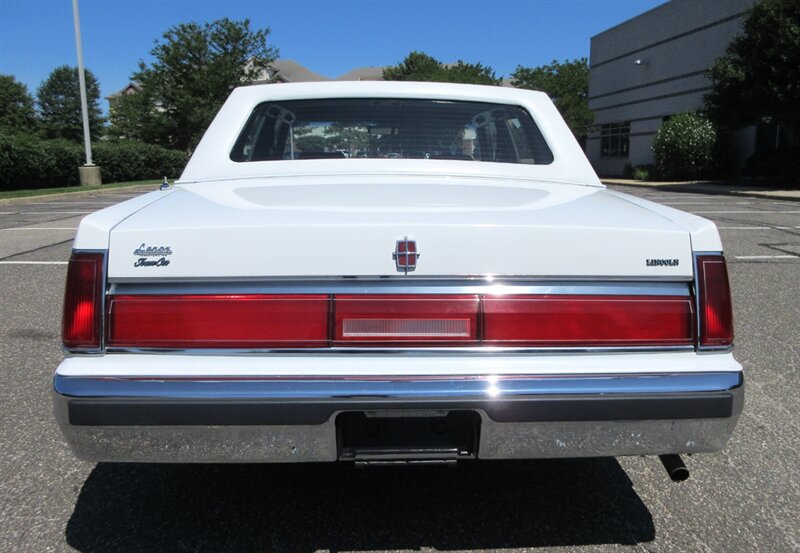 1985 Lincoln Town Car   - Photo 16 - Bohemia, NY 11716