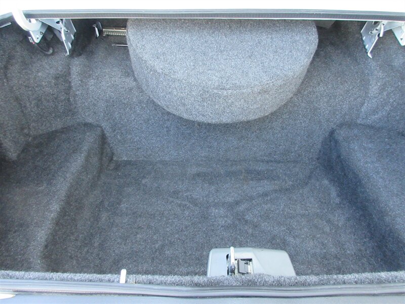 1985 Lincoln Town Car   - Photo 63 - Bohemia, NY 11716