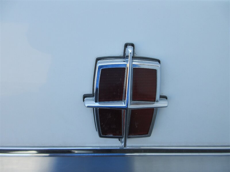 1985 Lincoln Town Car   - Photo 30 - Bohemia, NY 11716