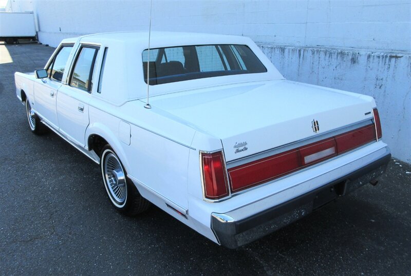 1985 Lincoln Town Car   - Photo 21 - Bohemia, NY 11716