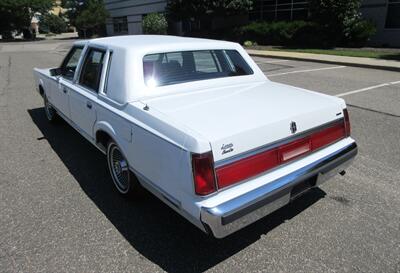 1985 Lincoln Town Car - Photo 3 - Bohemia, NY 11716
