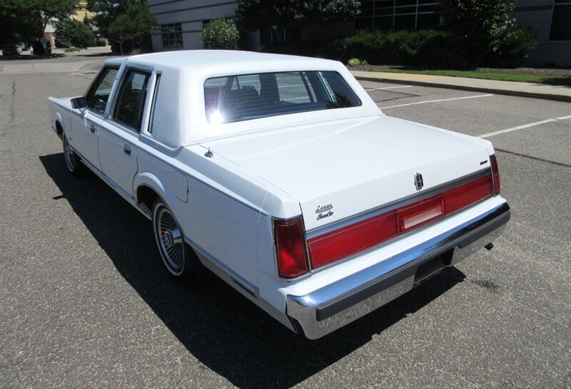 1985 Lincoln Town Car   - Photo 3 - Bohemia, NY 11716