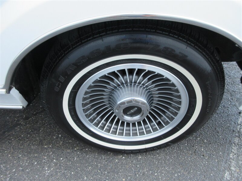1985 Lincoln Town Car   - Photo 65 - Bohemia, NY 11716