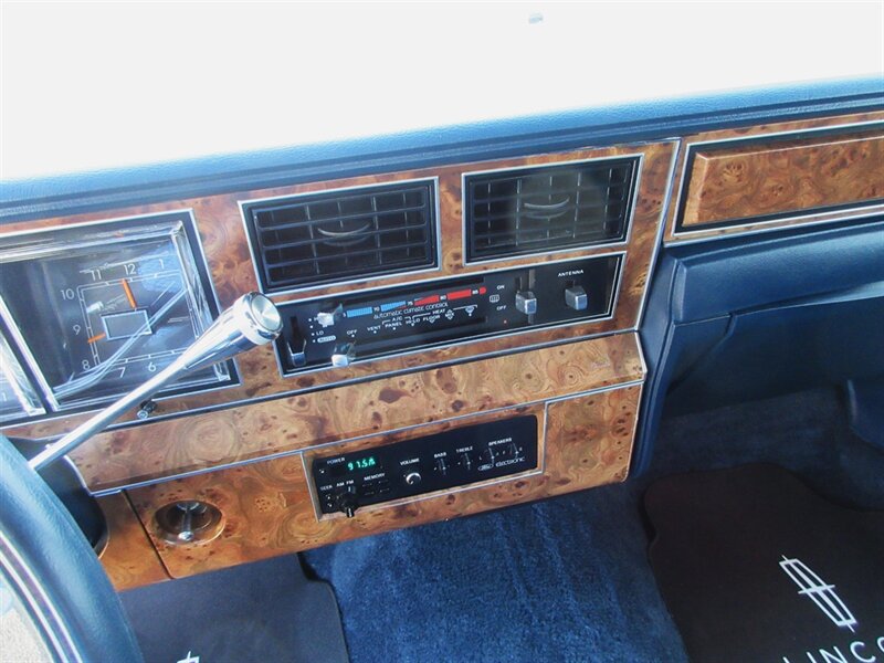 1985 Lincoln Town Car   - Photo 38 - Bohemia, NY 11716