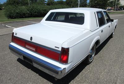 1985 Lincoln Town Car - Photo 4 - Bohemia, NY 11716