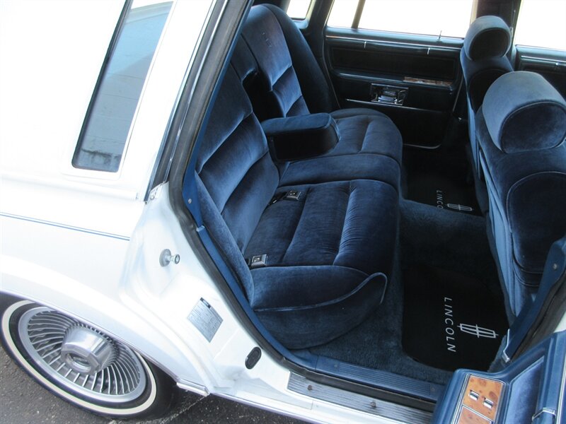 1985 Lincoln Town Car   - Photo 46 - Bohemia, NY 11716