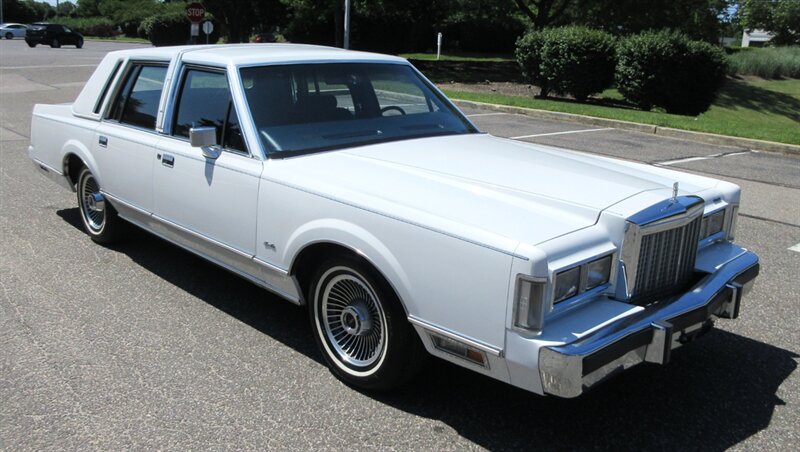 1985 Lincoln Town Car   - Photo 6 - Bohemia, NY 11716