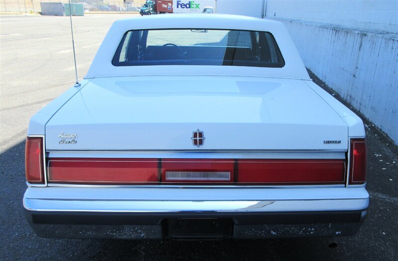 1985 Lincoln Town Car   - Photo 18 - Bohemia, NY 11716