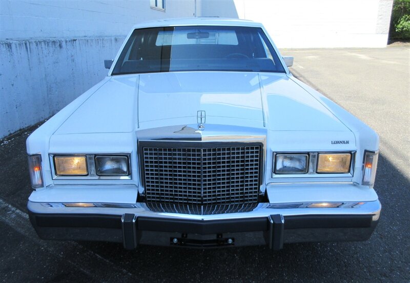 1985 Lincoln Town Car   - Photo 17 - Bohemia, NY 11716