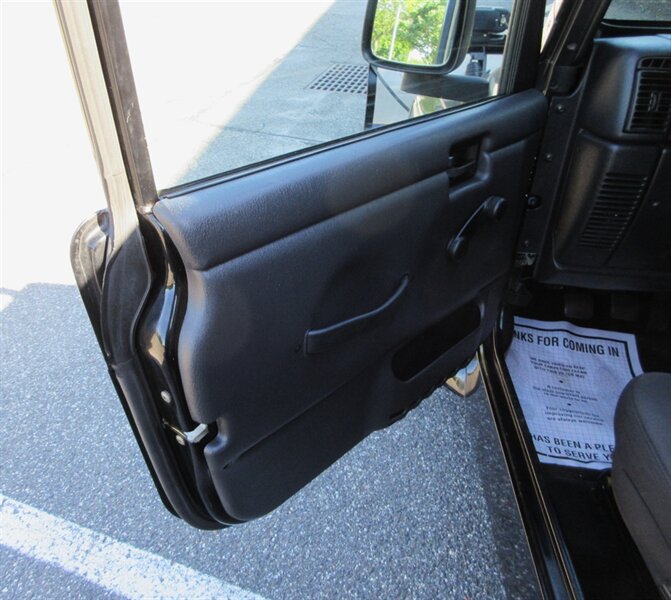 2005 Jeep Wrangler X   - Photo 39 - Bohemia, NY 11716