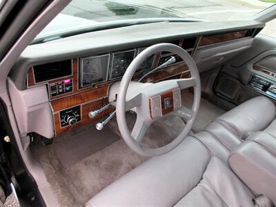 1989 Lincoln Town Car Signature   - Photo 26 - Bohemia, NY 11716