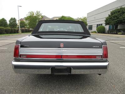 1989 Lincoln Town Car Signature   - Photo 14 - Bohemia, NY 11716