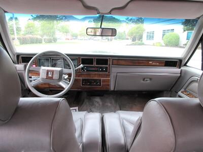 1989 Lincoln Town Car Signature   - Photo 38 - Bohemia, NY 11716